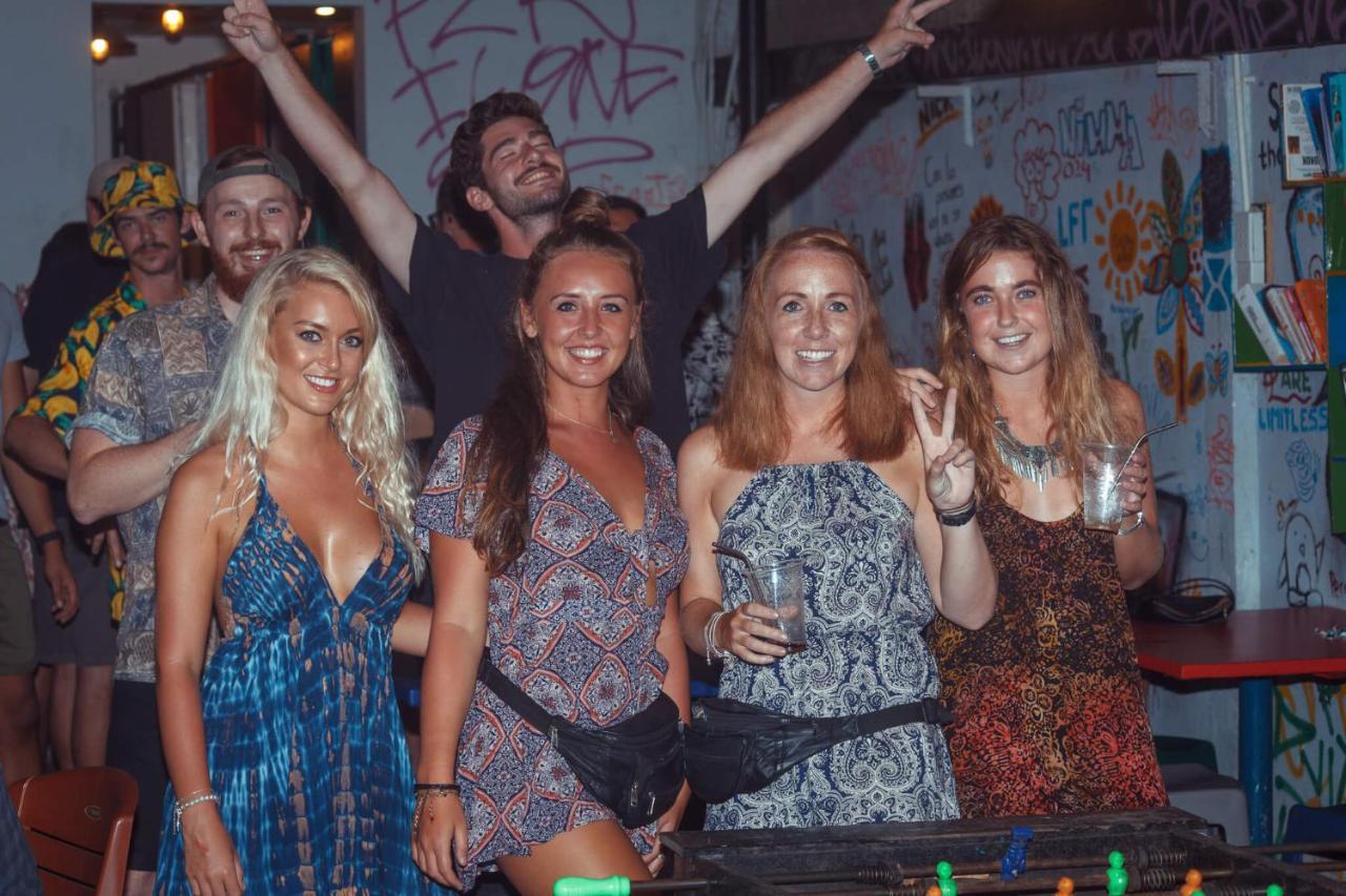 Sunflower Hostel Хойан Экстерьер фото